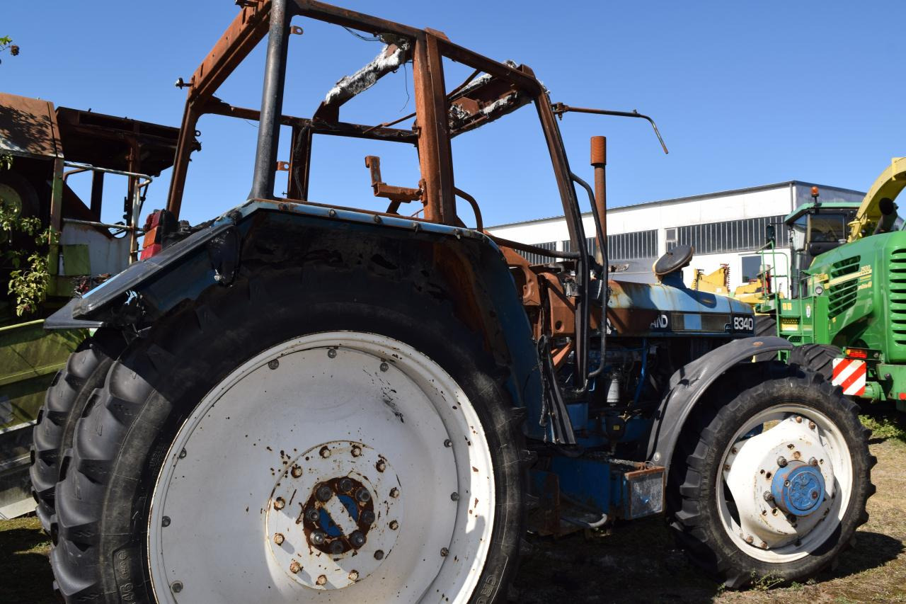 New Holland 8340 *zur Teileverwertung* - 拖拉机:图5 New Holland 8340 *zur Teileverwertung* - 拖拉机:图5