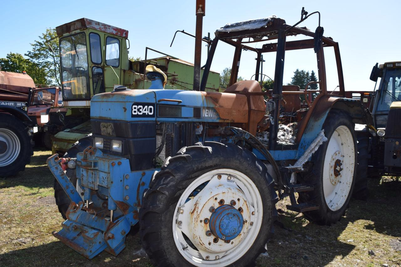 New Holland 8340 *zur Teileverwertung* - 拖拉机:图2 New Holland 8340 *zur Teileverwertung* - 拖拉机:图2