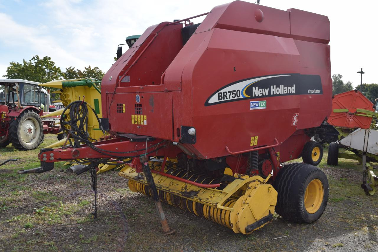 New Holland BR 750 CropCutter - 圆形打包机:图1 New Holland BR 750 CropCutter - 圆形打包机:图1