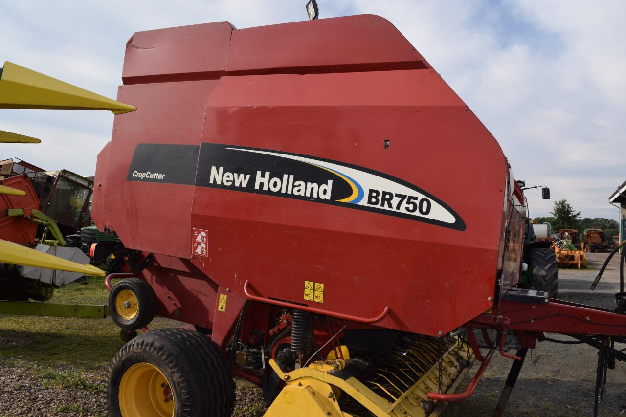 New Holland BR 750 CropCutter - 圆形打包机:图3 New Holland BR 750 CropCutter - 圆形打包机:图3