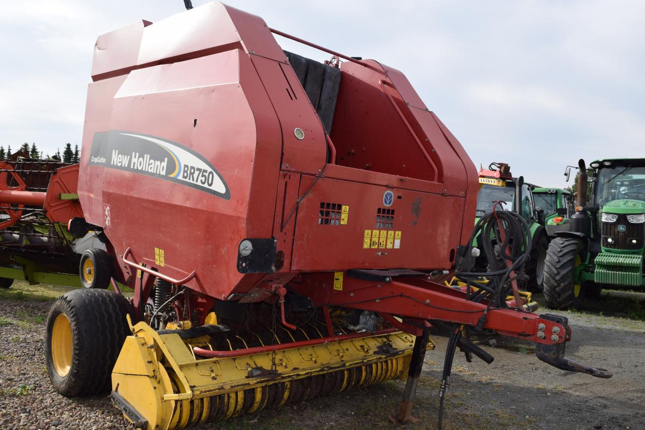 New Holland BR 750 CropCutter - 圆形打包机:图2 New Holland BR 750 CropCutter - 圆形打包机:图2