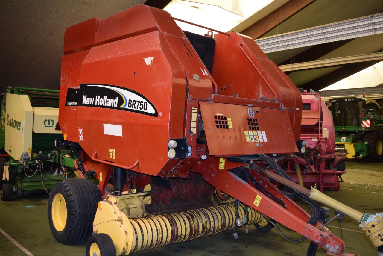 New Holland BR 750 CropCutter - 圆形打包机:图2 New Holland BR 750 CropCutter - 圆形打包机:图2
