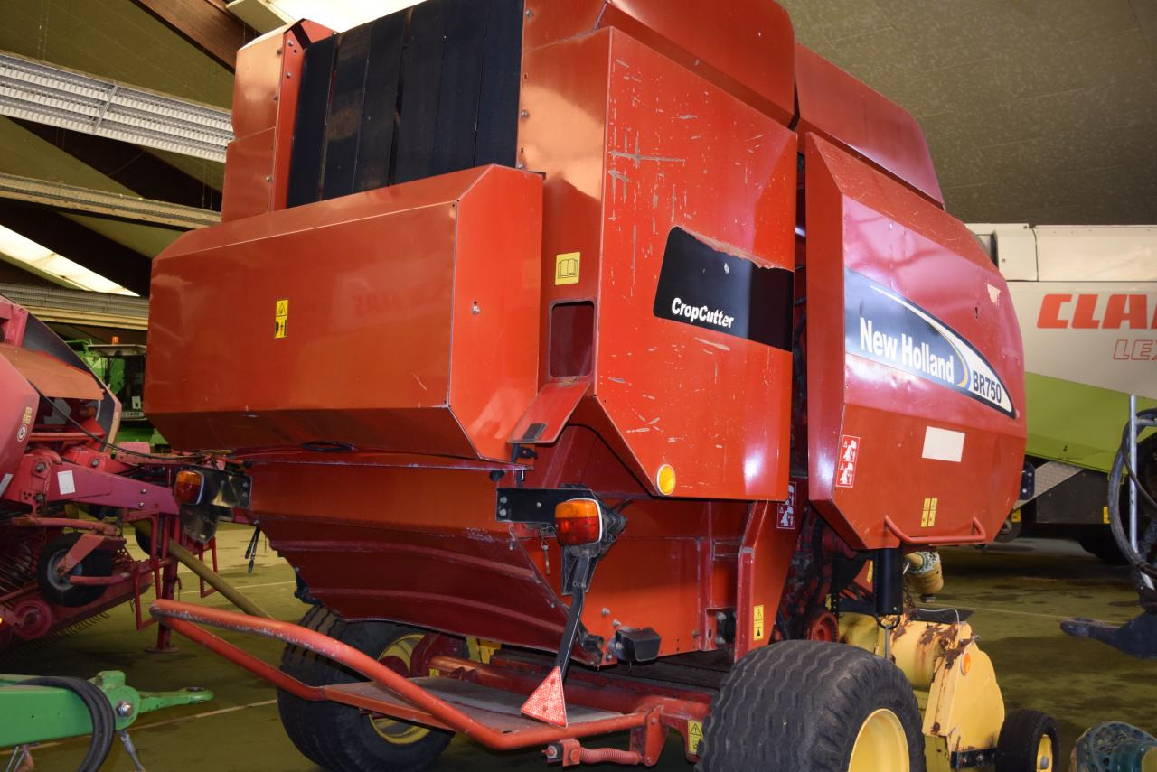New Holland BR 750 CropCutter - 圆形打包机:图3 New Holland BR 750 CropCutter - 圆形打包机:图3