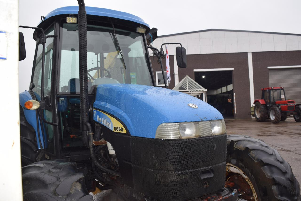New Holland TD 5040 - 拖拉机:图2 New Holland TD 5040 - 拖拉机:图2