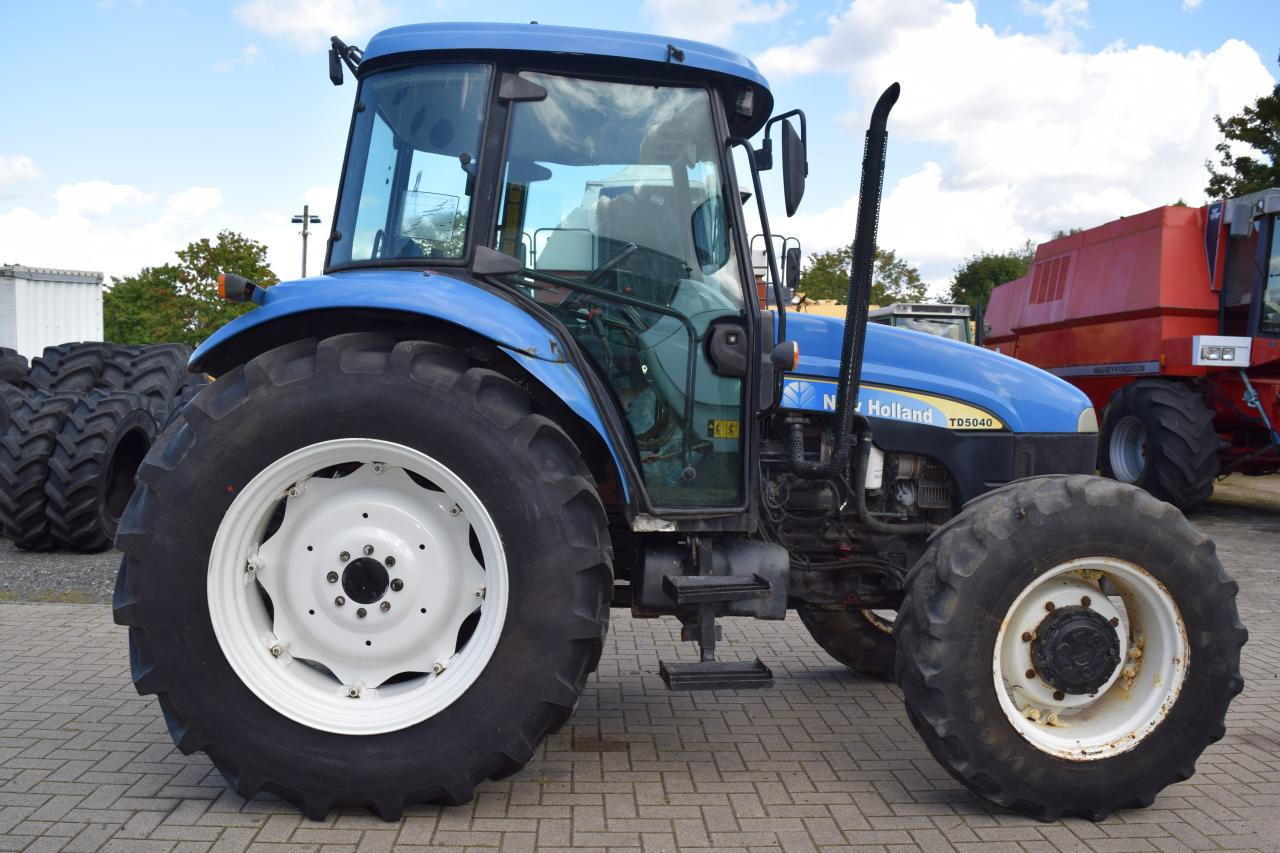 New Holland TD 5040 - 拖拉机:图2 New Holland TD 5040 - 拖拉机:图2