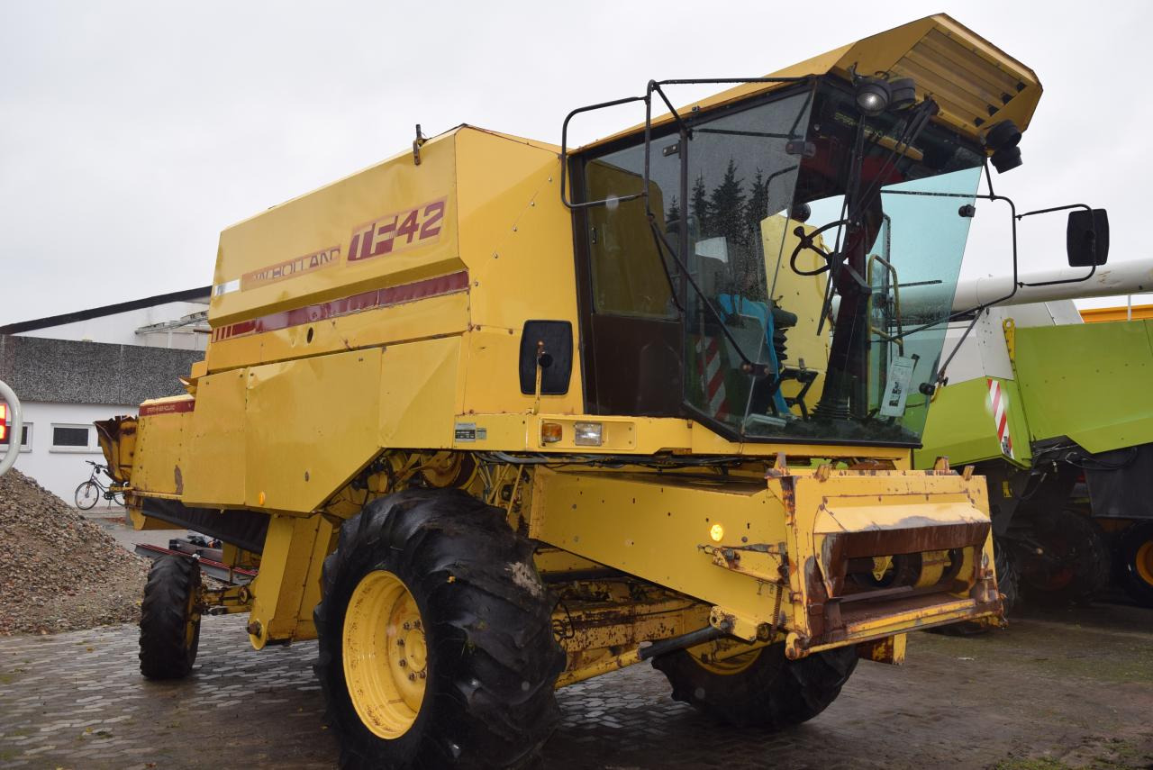 New Holland TF 42 - 联合收割机:图3 New Holland TF 42 - 联合收割机:图3