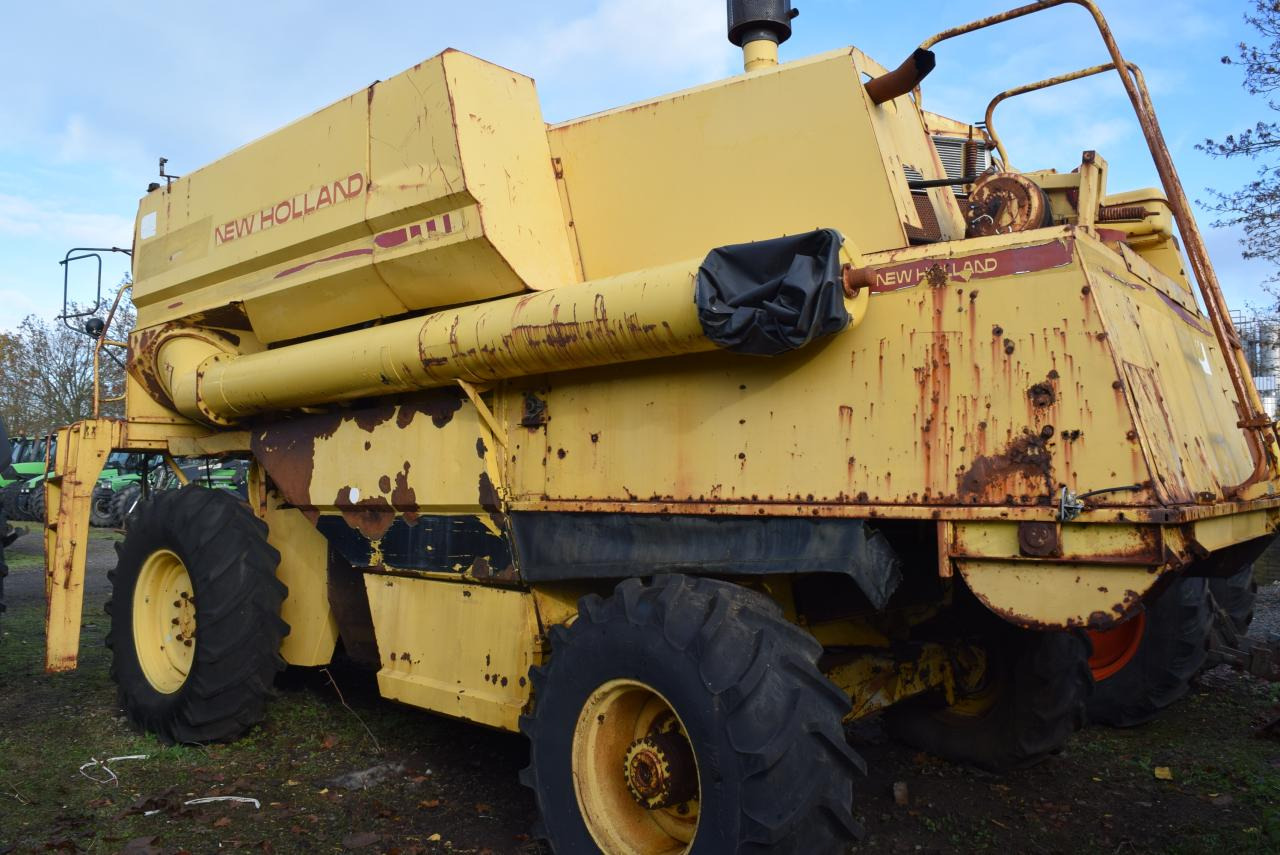 New Holland TF 44 - 联合收割机:图2 New Holland TF 44 - 联合收割机:图2