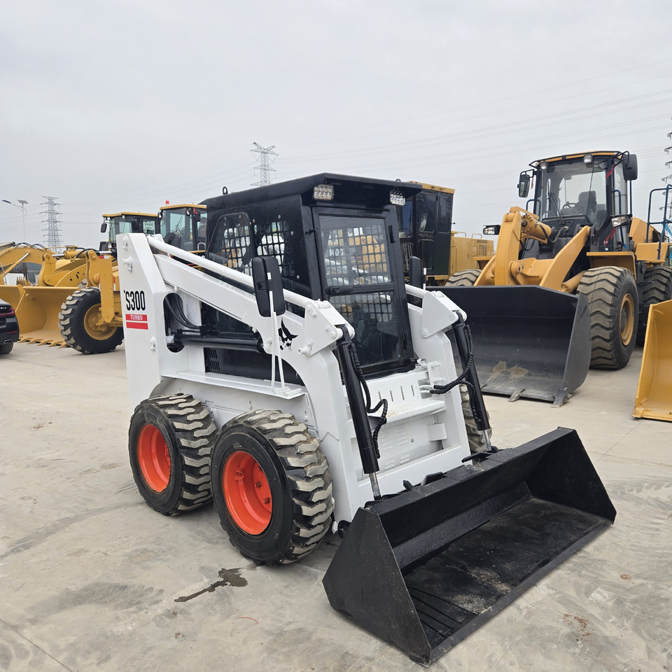BOBCAT S300 - 滑移装载机:图5 BOBCAT S300 - 滑移装载机:图5