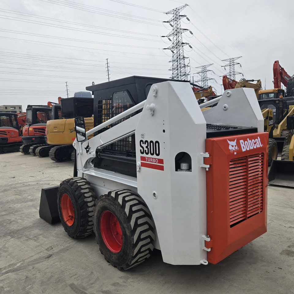BOBCAT S300 - 滑移装载机:图2 BOBCAT S300 - 滑移装载机:图2
