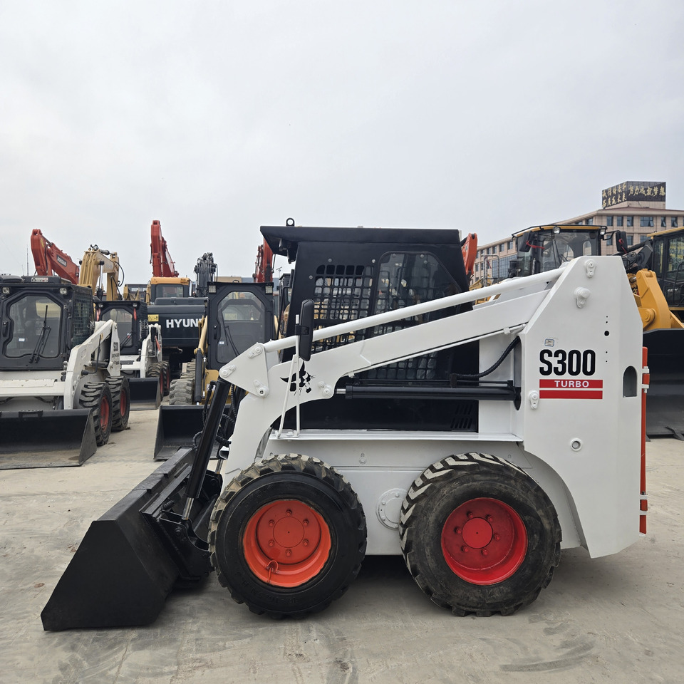 BOBCAT S300 - 滑移装载机:图1 BOBCAT S300 - 滑移装载机:图1