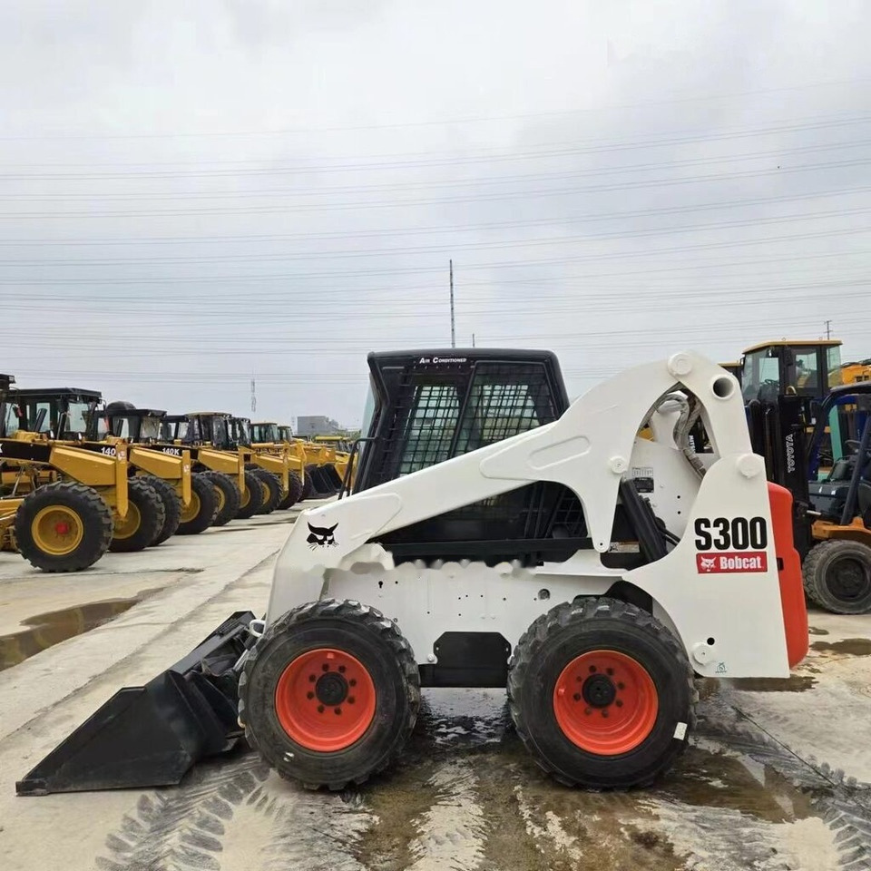 Bobcat S300 - 滑移装载机:图1 Bobcat S300 - 滑移装载机:图1