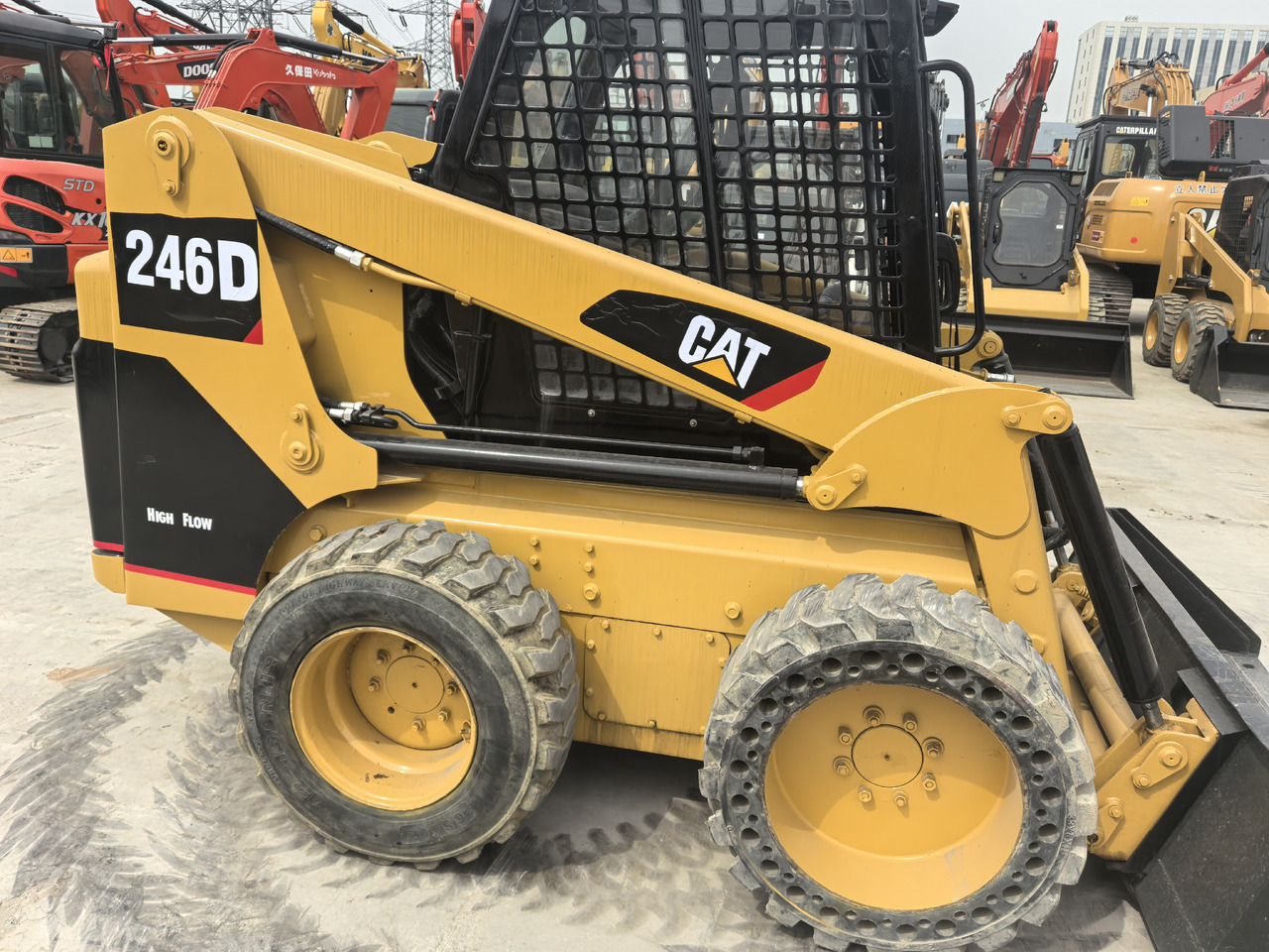 CAT 246D - 滑移装载机:图3 CAT 246D - 滑移装载机:图3