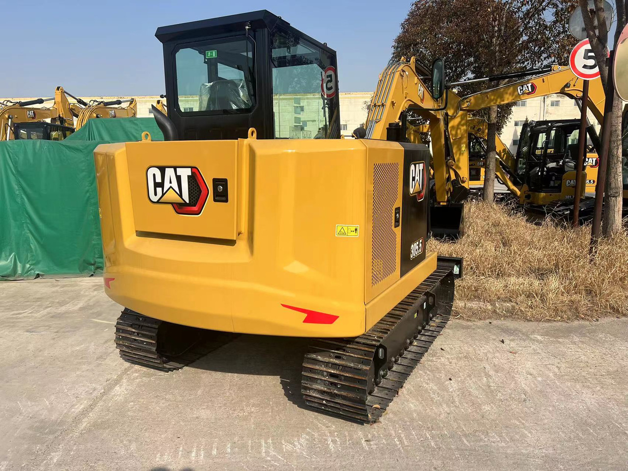 CAT 305.5 - 小型挖掘机:图2 CAT 305.5 - 小型挖掘机:图2