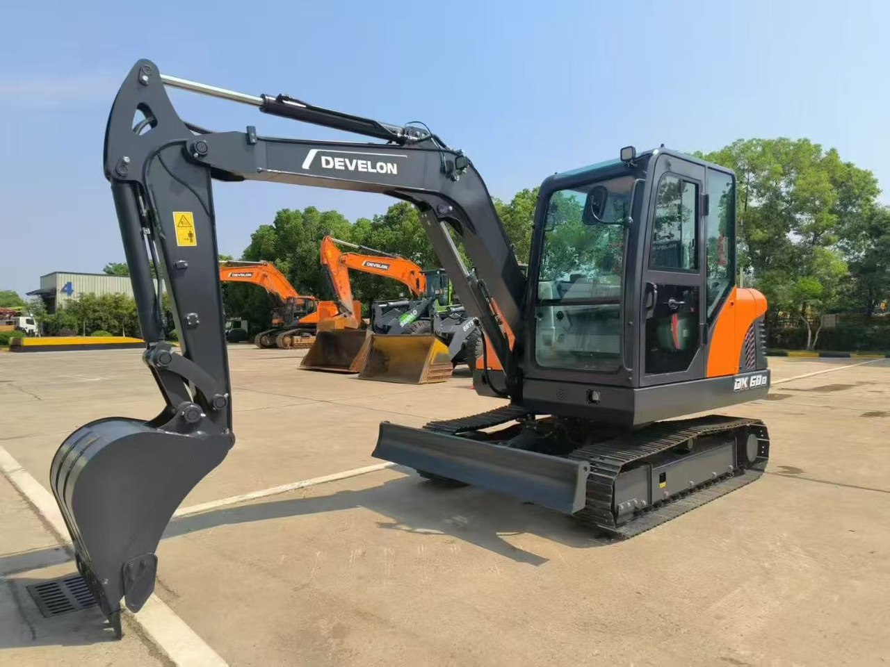 DOOSAN DX60D - 小型挖掘机:图3 DOOSAN DX60D - 小型挖掘机:图3