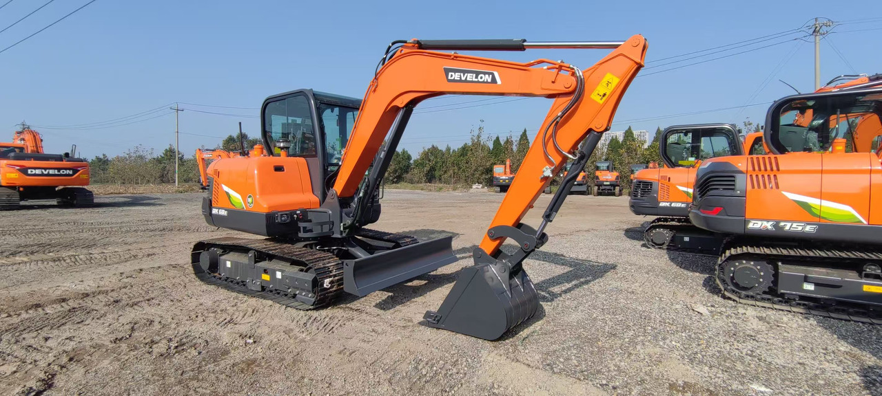 DOOSAN DX60E - 小型挖掘机:图1 DOOSAN DX60E - 小型挖掘机:图1