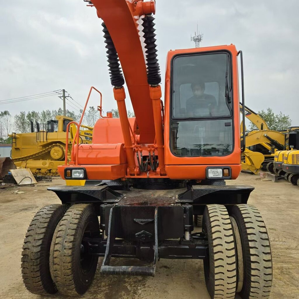 Doosan DH150W - 轮式挖掘机:图3 Doosan DH150W - 轮式挖掘机:图3