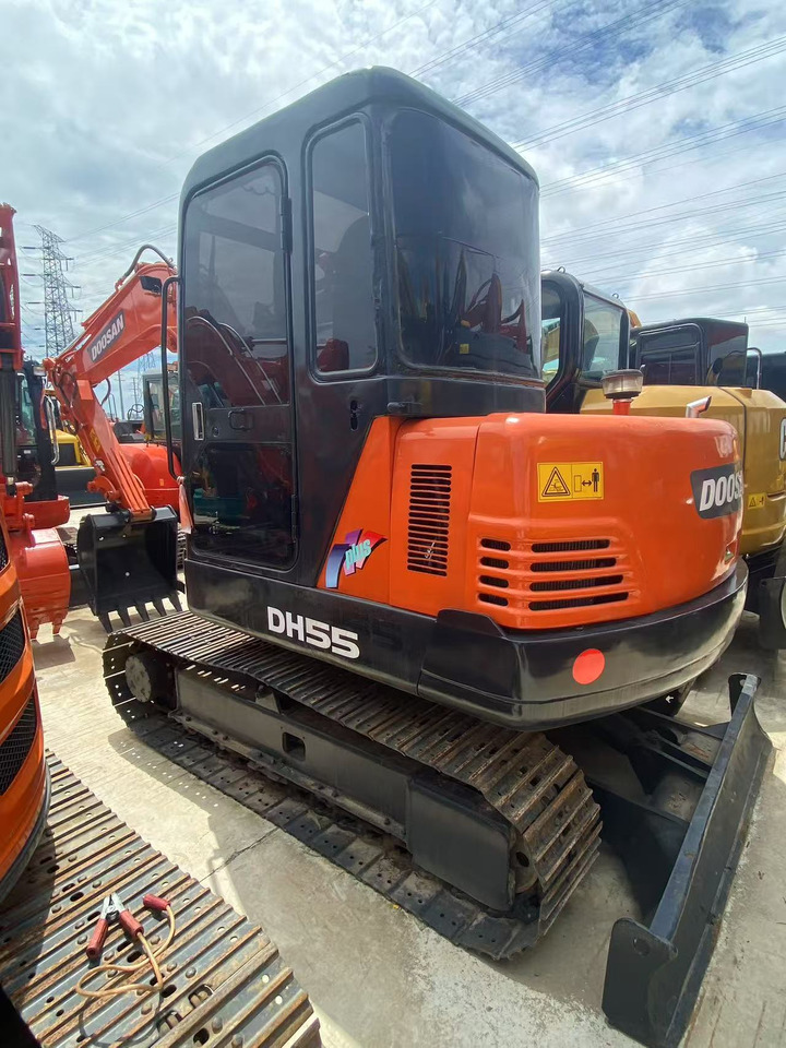 Doosan DH55 - 小型挖掘机:图1 Doosan DH55 - 小型挖掘机:图1