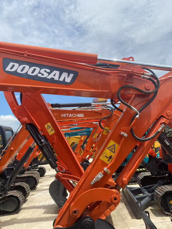 Doosan DH55 - 小型挖掘机:图3 Doosan DH55 - 小型挖掘机:图3