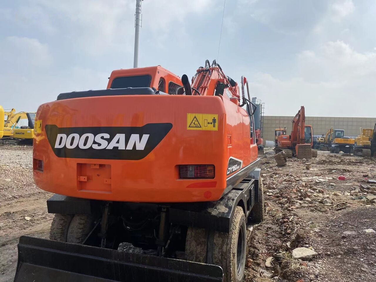 Doosan DX150W - 轮式挖掘机:图3 Doosan DX150W - 轮式挖掘机:图3
