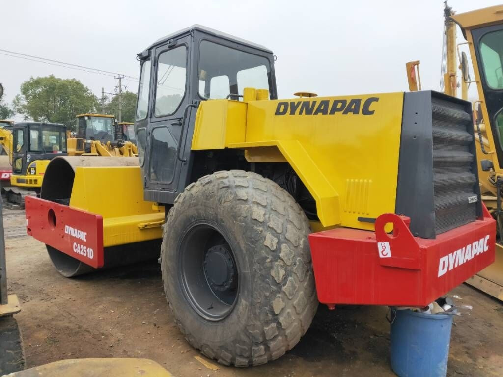 Dynapac CA251D - 压实机:图1 Dynapac CA251D - 压实机:图1