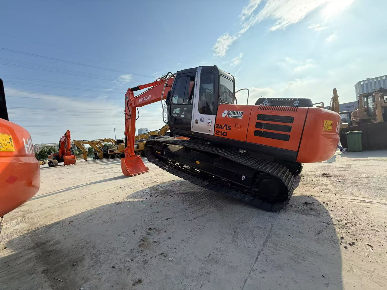 HITACHI ZX210 - 履带式挖掘机:图3 HITACHI ZX210 - 履带式挖掘机:图3