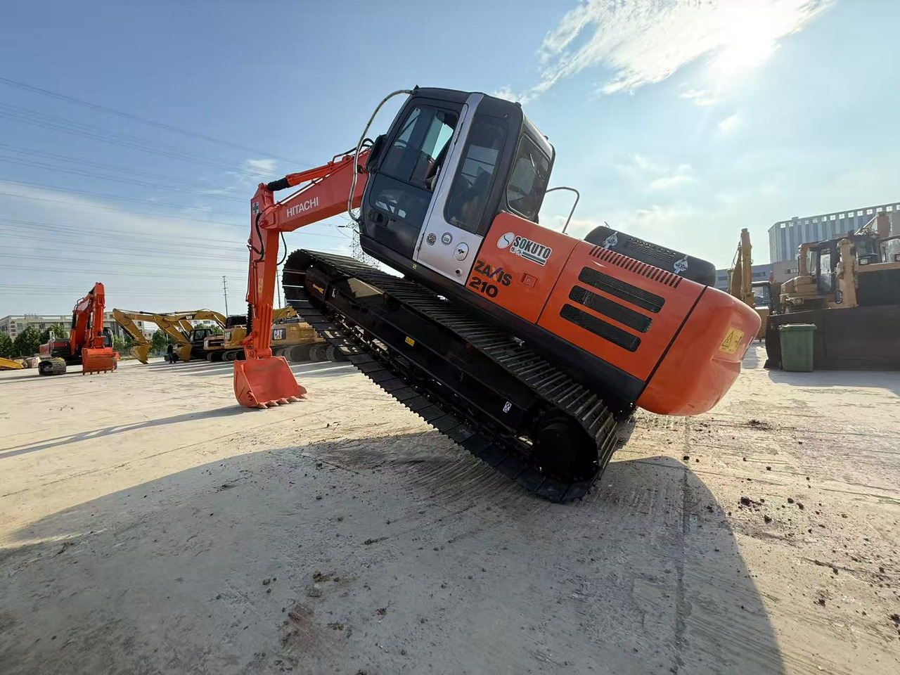 HITACHI ZX210 - 履带式挖掘机:图4 HITACHI ZX210 - 履带式挖掘机:图4
