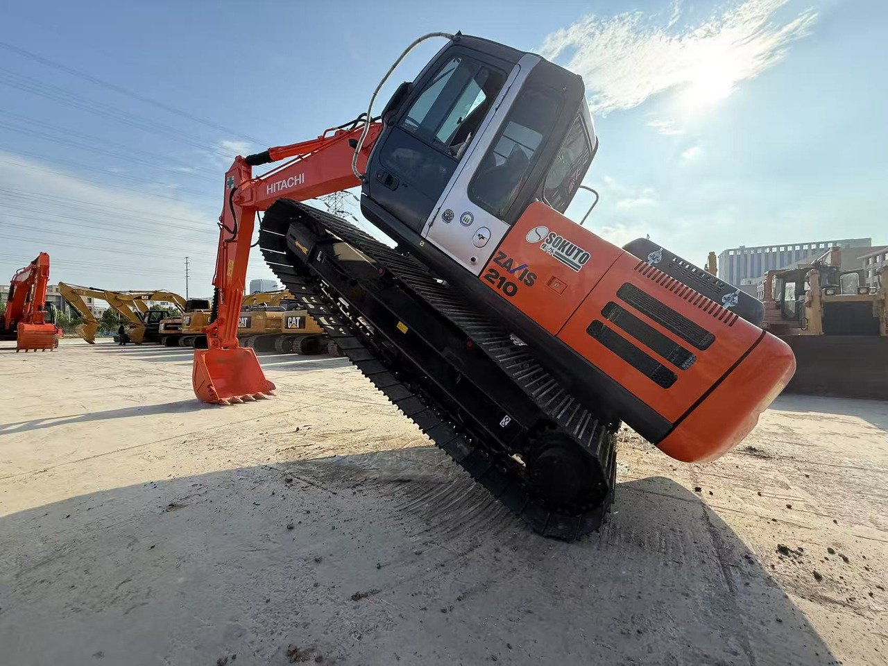 HITACHI ZX210 - 履带式挖掘机:图5 HITACHI ZX210 - 履带式挖掘机:图5