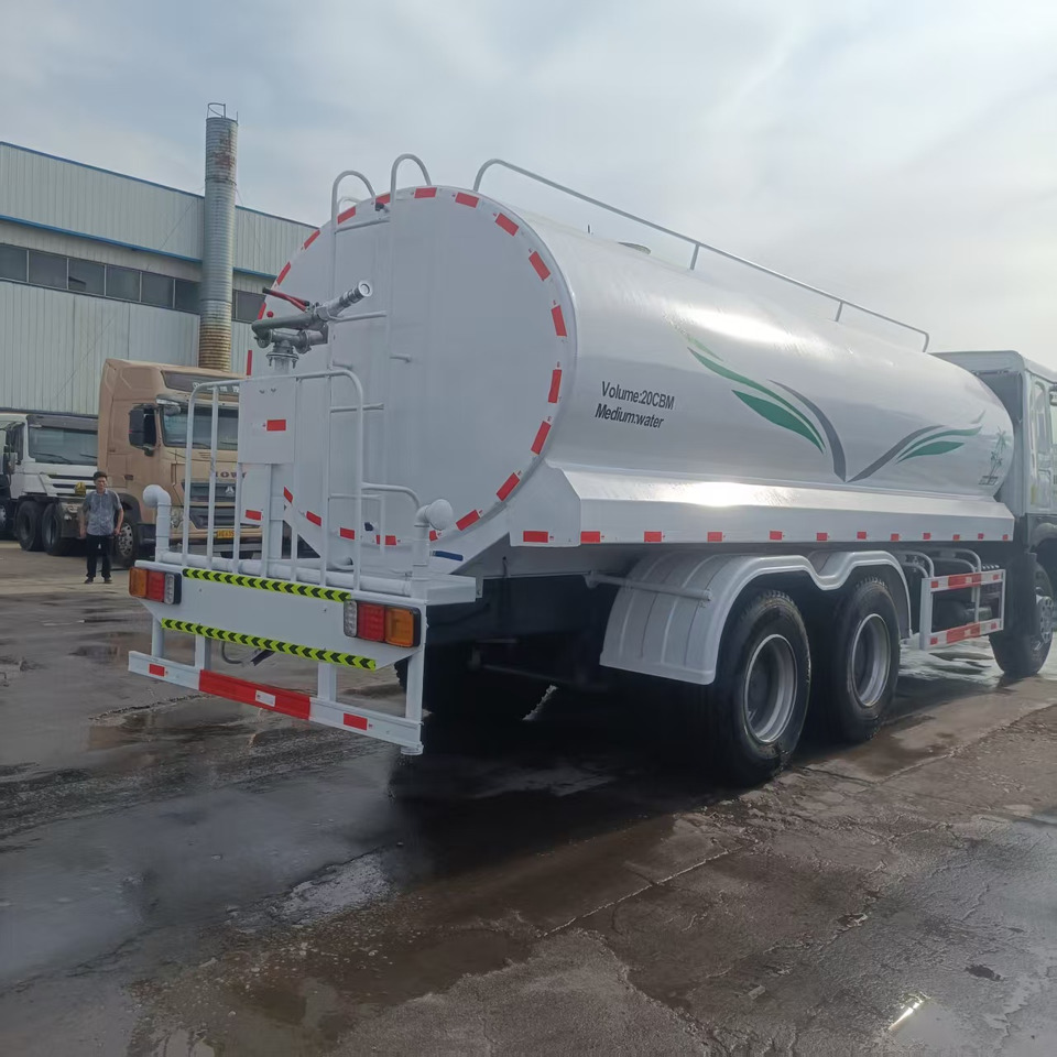 HOWO 20m³ sprinkler truck - 罐车:图2 HOWO 20m³ sprinkler truck - 罐车:图2