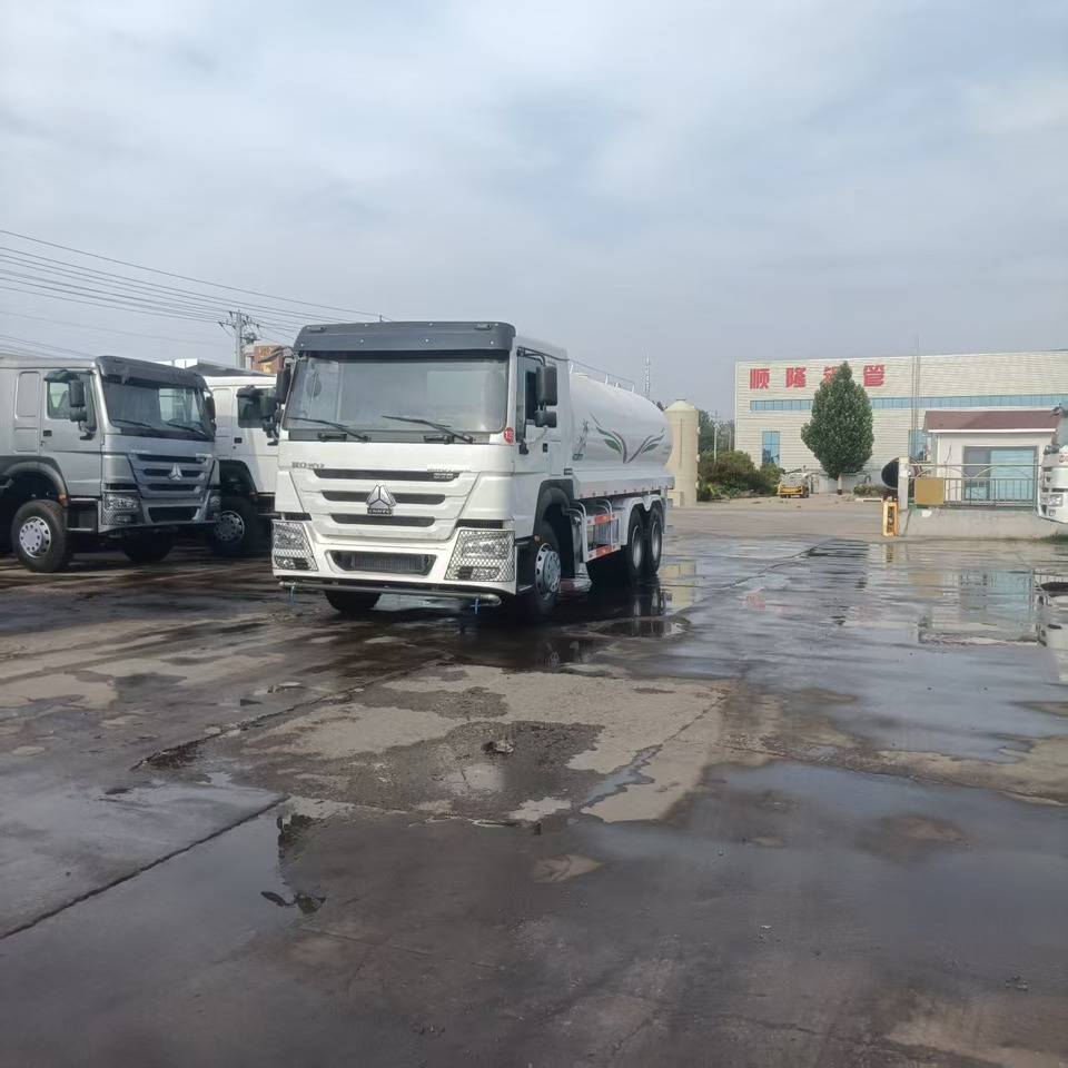 HOWO 20m³ sprinkler truck - 罐车:图3 HOWO 20m³ sprinkler truck - 罐车:图3