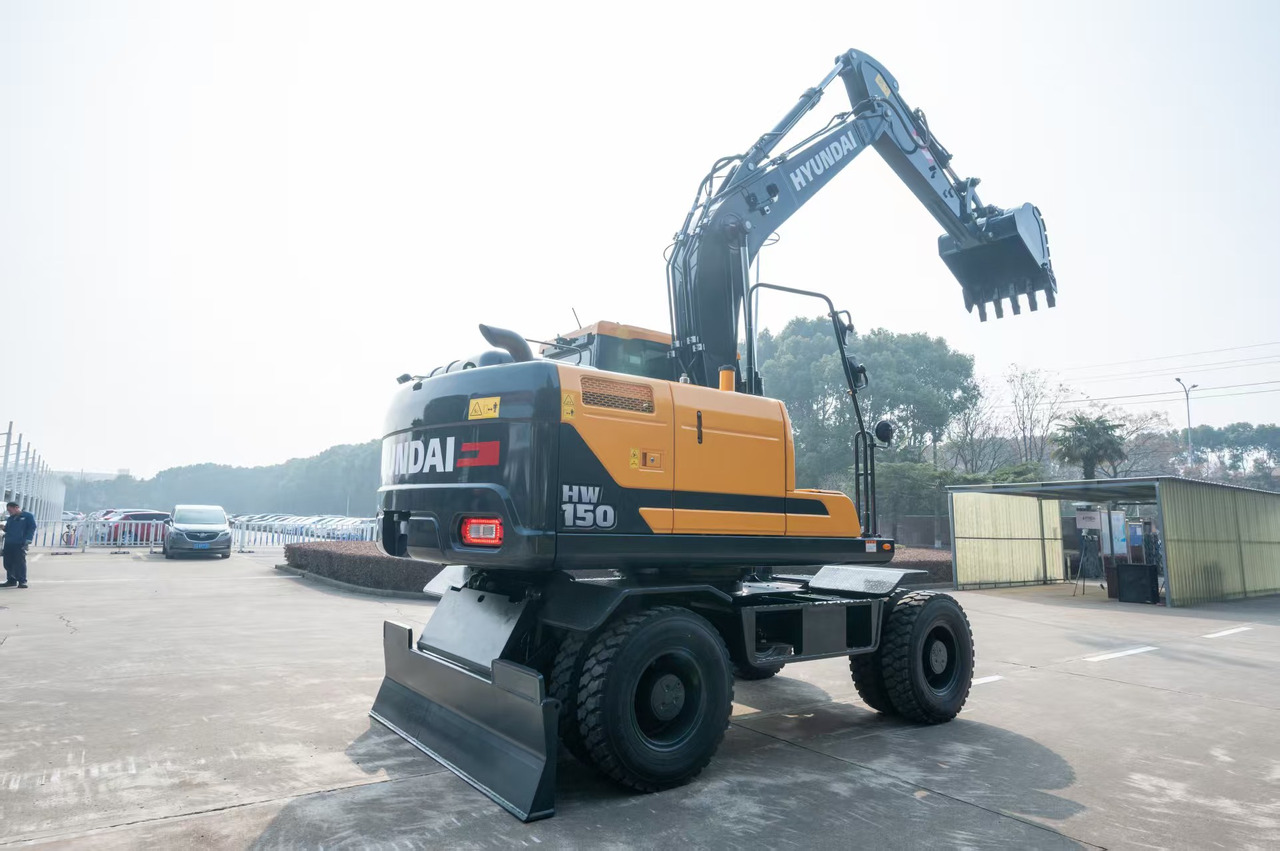 HYUNDAI HW150 - 轮式挖掘机:图1 HYUNDAI HW150 - 轮式挖掘机:图1