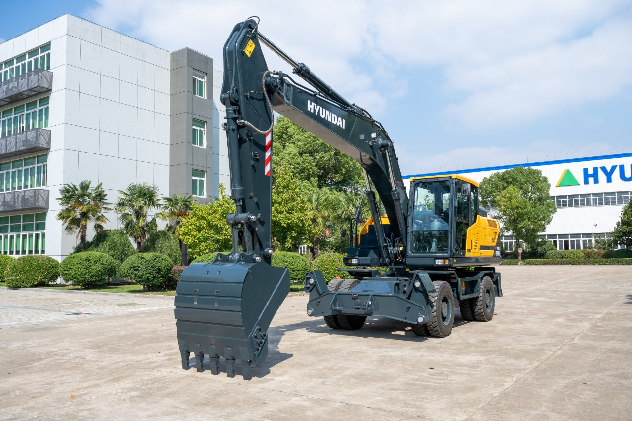 HYUNDAI HW210 - 轮式挖掘机:图2 HYUNDAI HW210 - 轮式挖掘机:图2