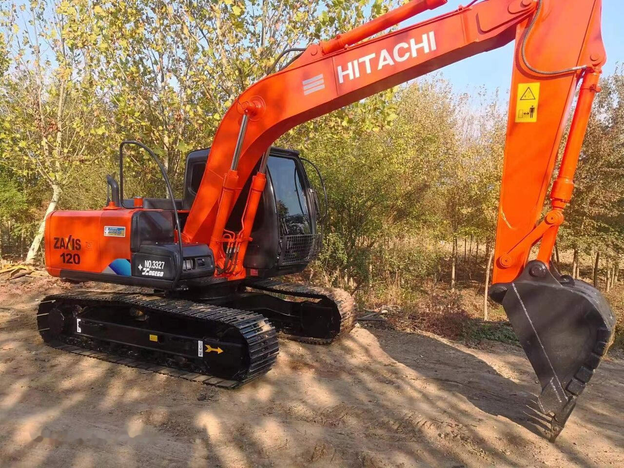 Hitachi ZX120 - 履带式挖掘机:图2 Hitachi ZX120 - 履带式挖掘机:图2