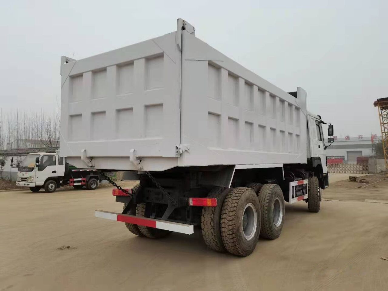Howo 375 - 翻斗车:图2 Howo 375 - 翻斗车:图2