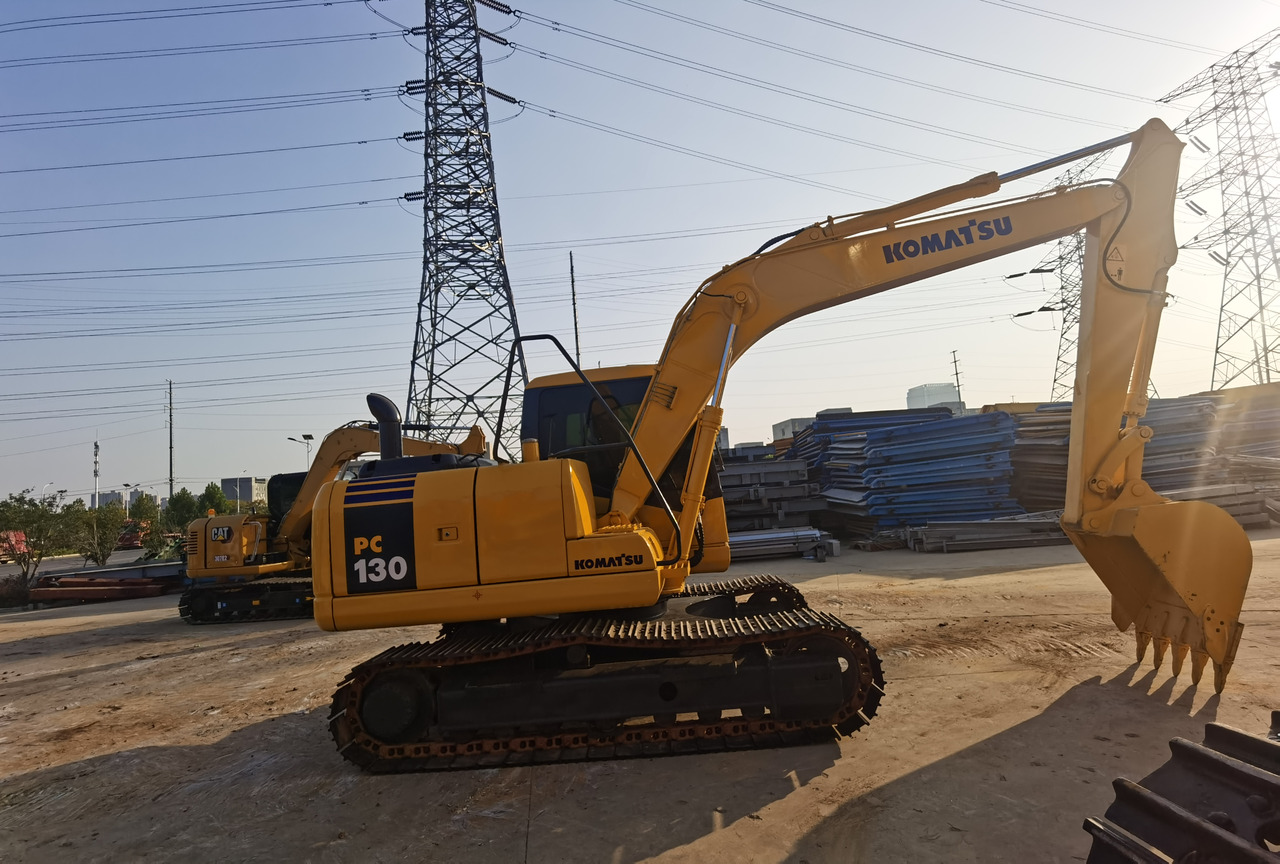 KOMATSU PC130-7 - 小型挖掘机:图1 KOMATSU PC130-7 - 小型挖掘机:图1