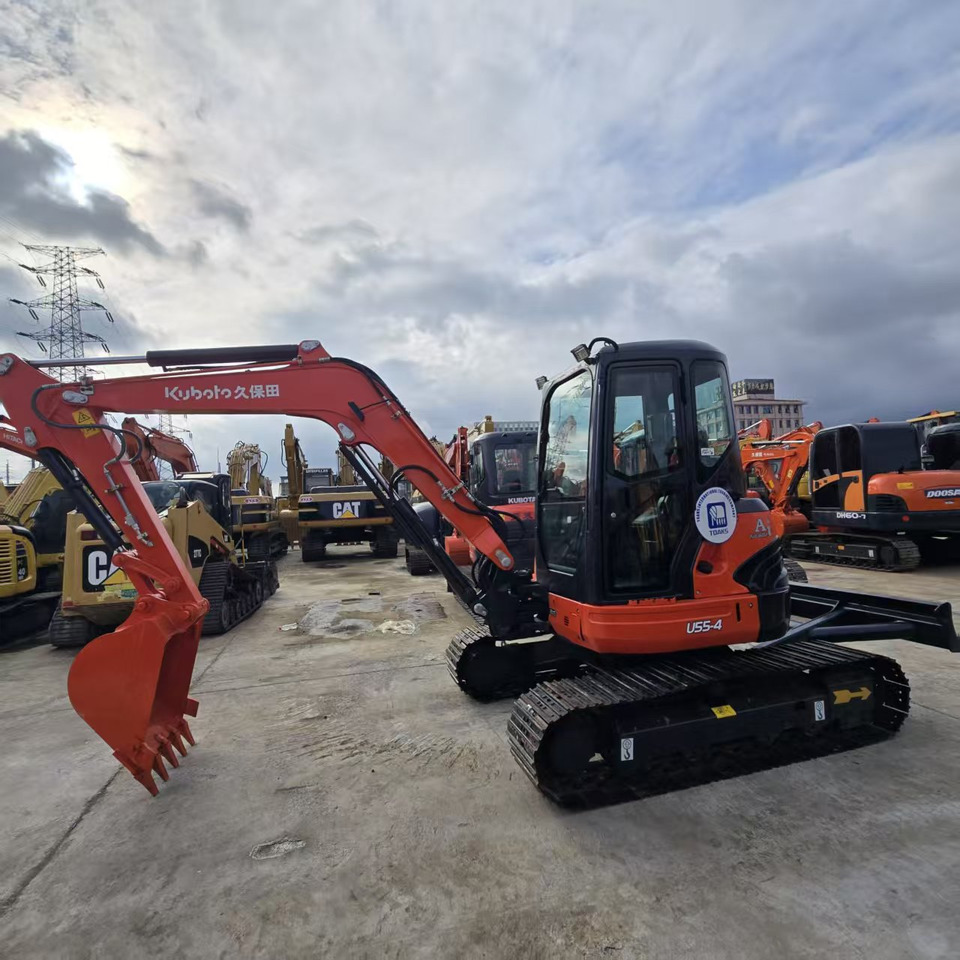 KUBOTA U55-4 - 小型挖掘机:图1 KUBOTA U55-4 - 小型挖掘机:图1