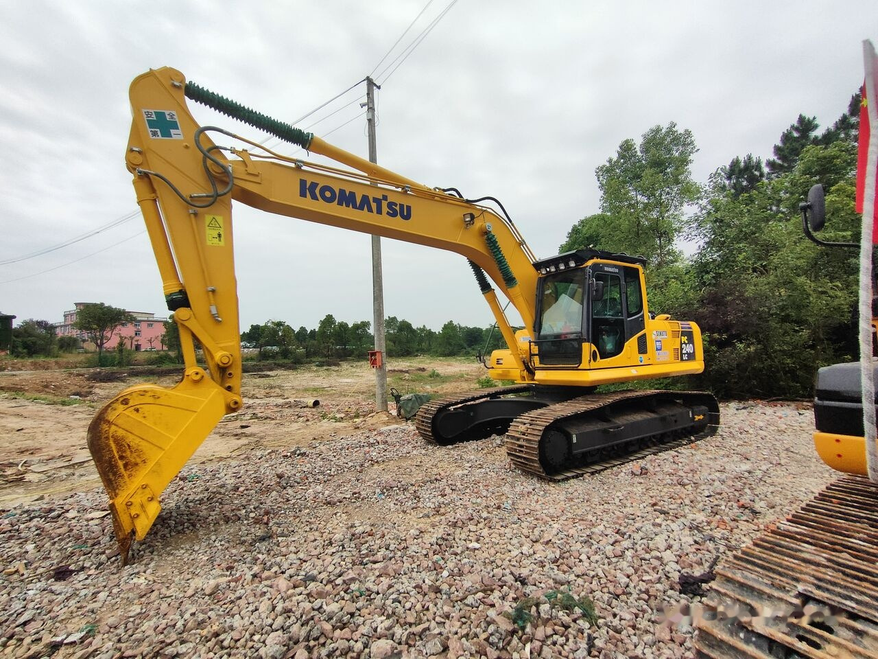 Komatsu PC240LC-8 - 履带式挖掘机:图3 Komatsu PC240LC-8 - 履带式挖掘机:图3