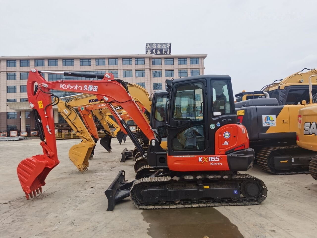 Kubota KX165 - 小型挖掘机:图1 Kubota KX165 - 小型挖掘机:图1