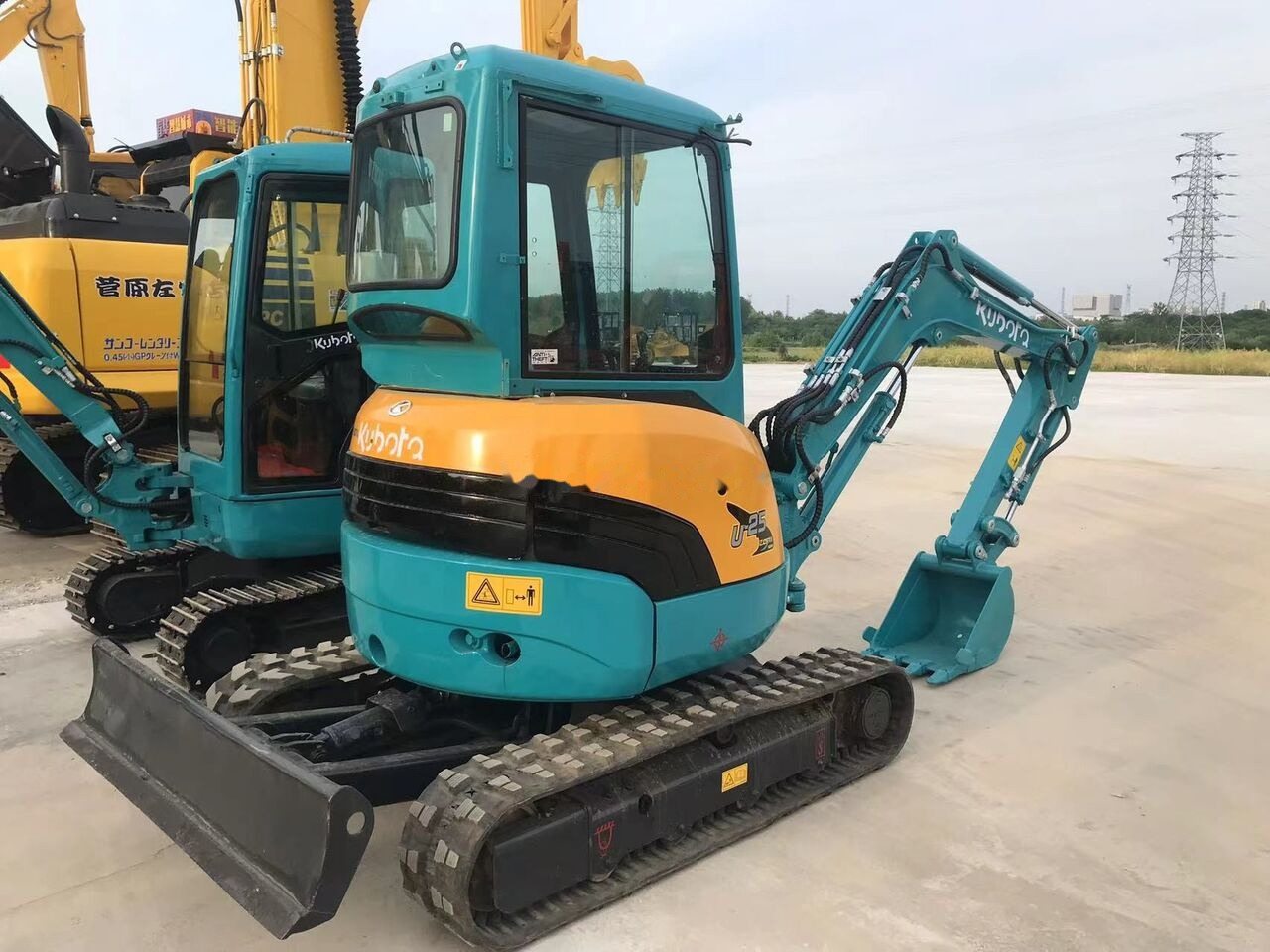 Kubota U25 - 小型挖掘机:图1 Kubota U25 - 小型挖掘机:图1