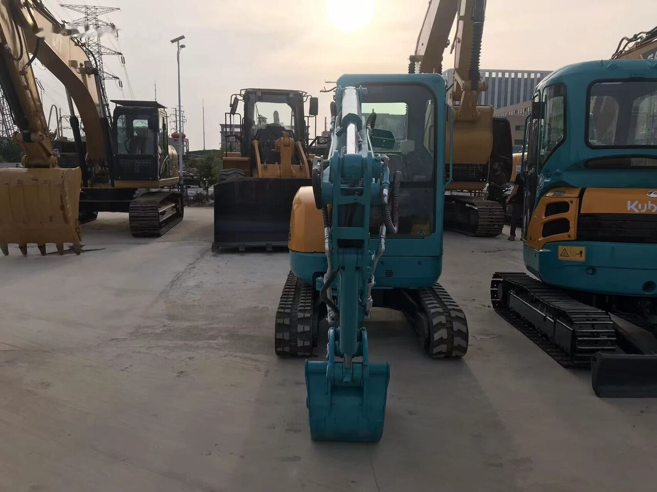 Kubota U25 - 小型挖掘机:图3 Kubota U25 - 小型挖掘机:图3