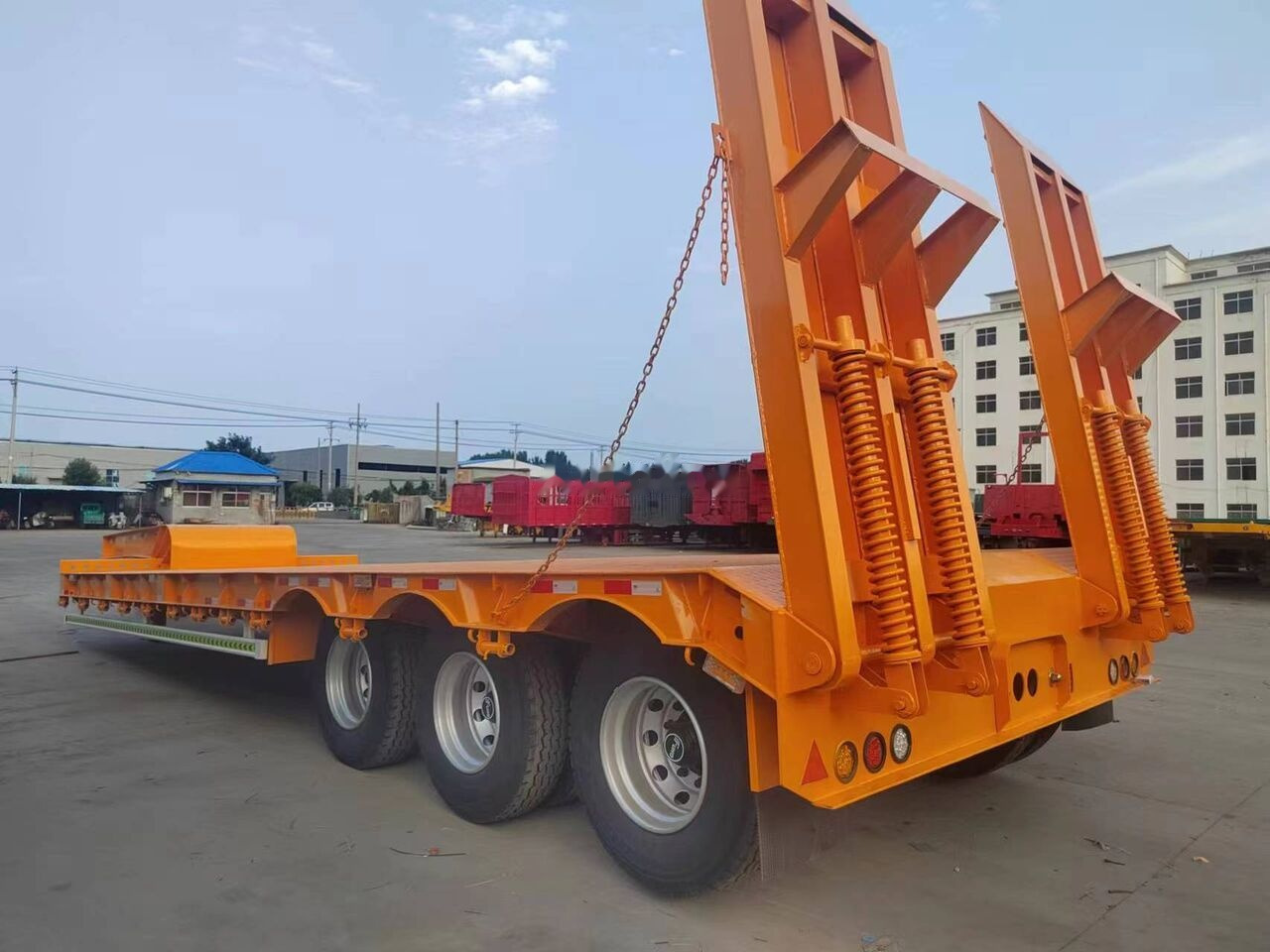 New low bed semi-tralier - 低装载半拖车:图3 New low bed semi-tralier - 低装载半拖车:图3