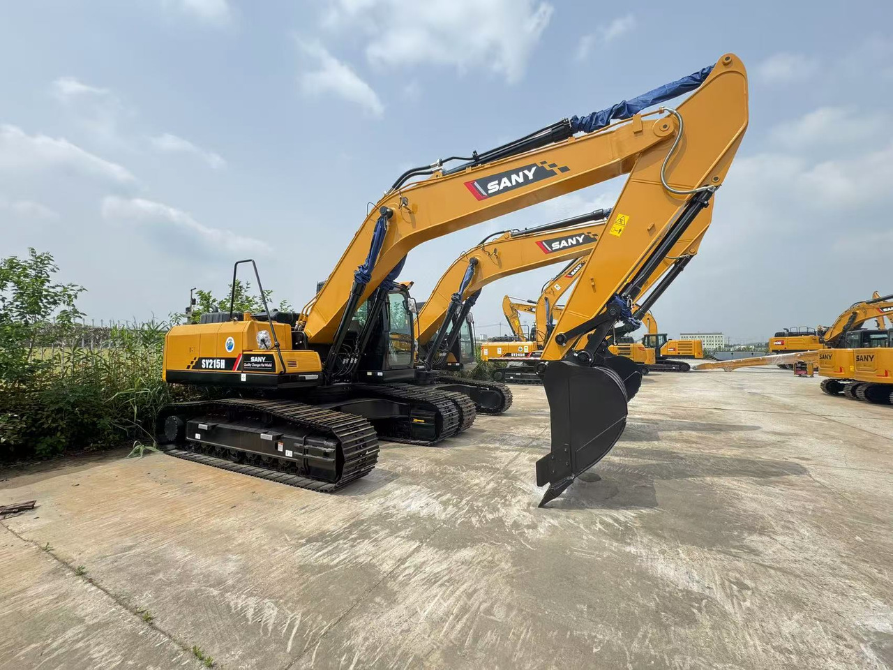 SANY SY215 - 履带式挖掘机:图2 SANY SY215 - 履带式挖掘机:图2