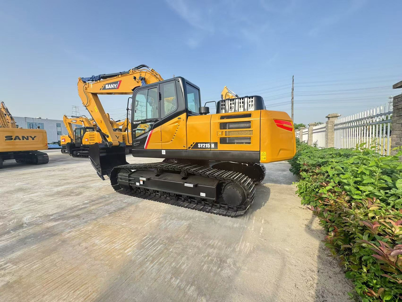 SANY SY215 - 履带式挖掘机:图1 SANY SY215 - 履带式挖掘机:图1