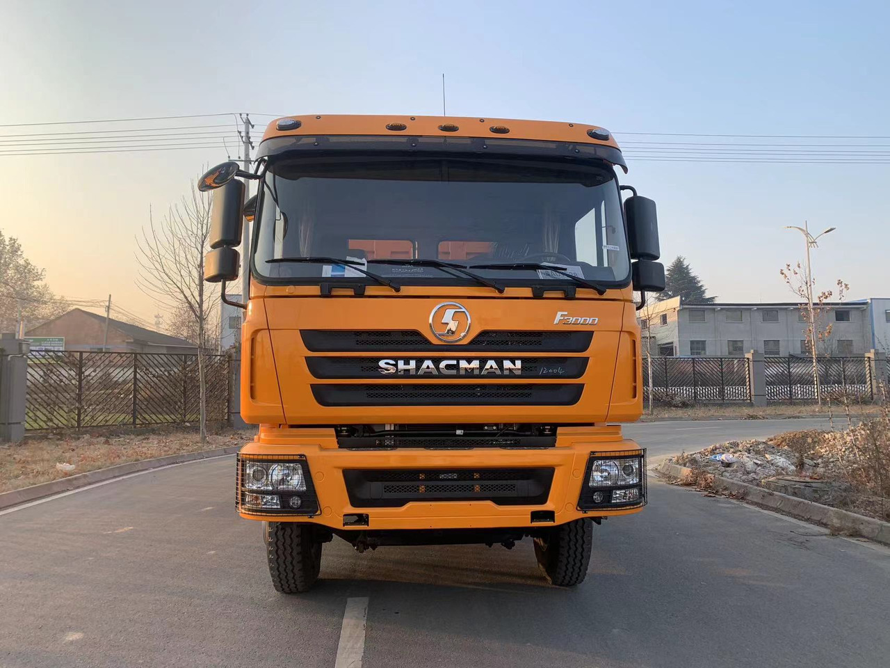 SHACMAN F3000 6x4 - 翻斗车:图2 SHACMAN F3000 6x4 - 翻斗车:图2