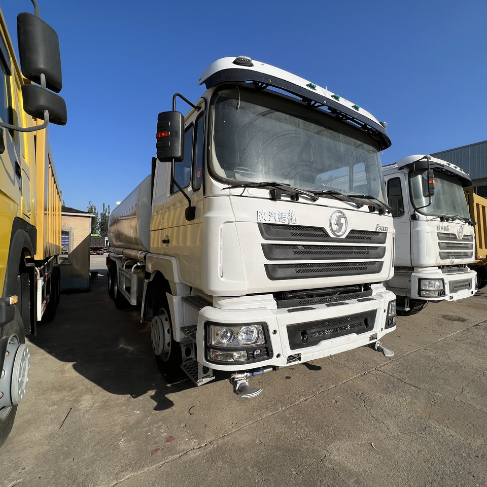 SHACMAN F3000 Water Truck - 卡车:图2 SHACMAN F3000 Water Truck - 卡车:图2