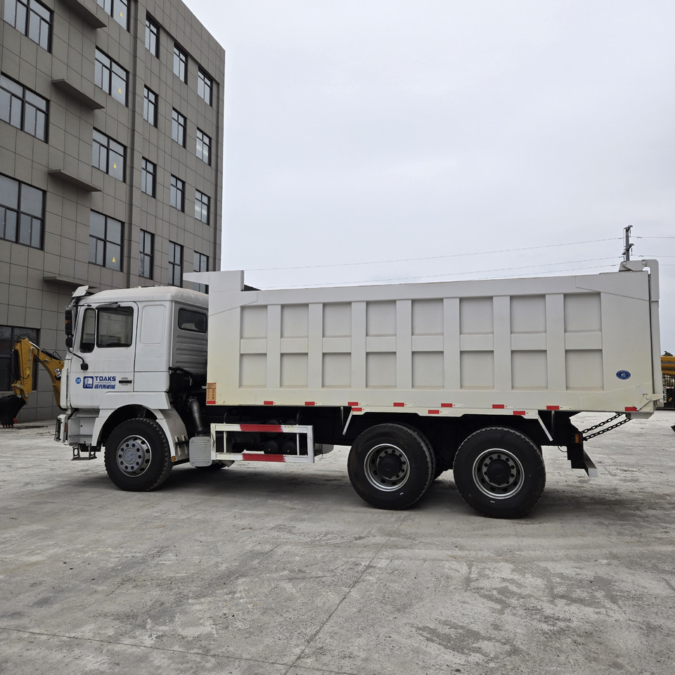 SINOTRUK F3000 6x4 RHD - 翻斗车:图3 SINOTRUK F3000 6x4 RHD - 翻斗车:图3