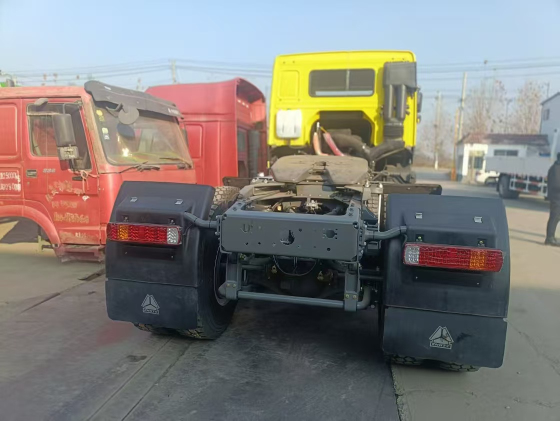 SINOTRUK HOWO 430 - 牵引车:图4 SINOTRUK HOWO 430 - 牵引车:图4