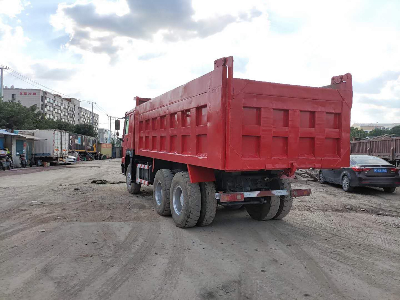 SINOTRUK HOWO 6x4 - 翻斗车:图5 SINOTRUK HOWO 6x4 - 翻斗车:图5