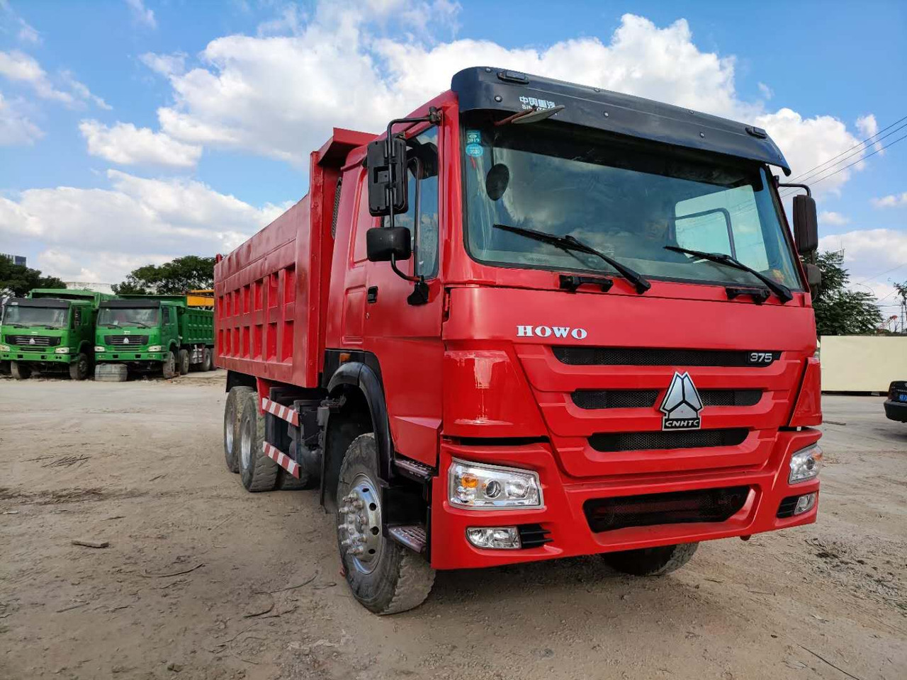 SINOTRUK HOWO 6x4 - 翻斗车:图3 SINOTRUK HOWO 6x4 - 翻斗车:图3