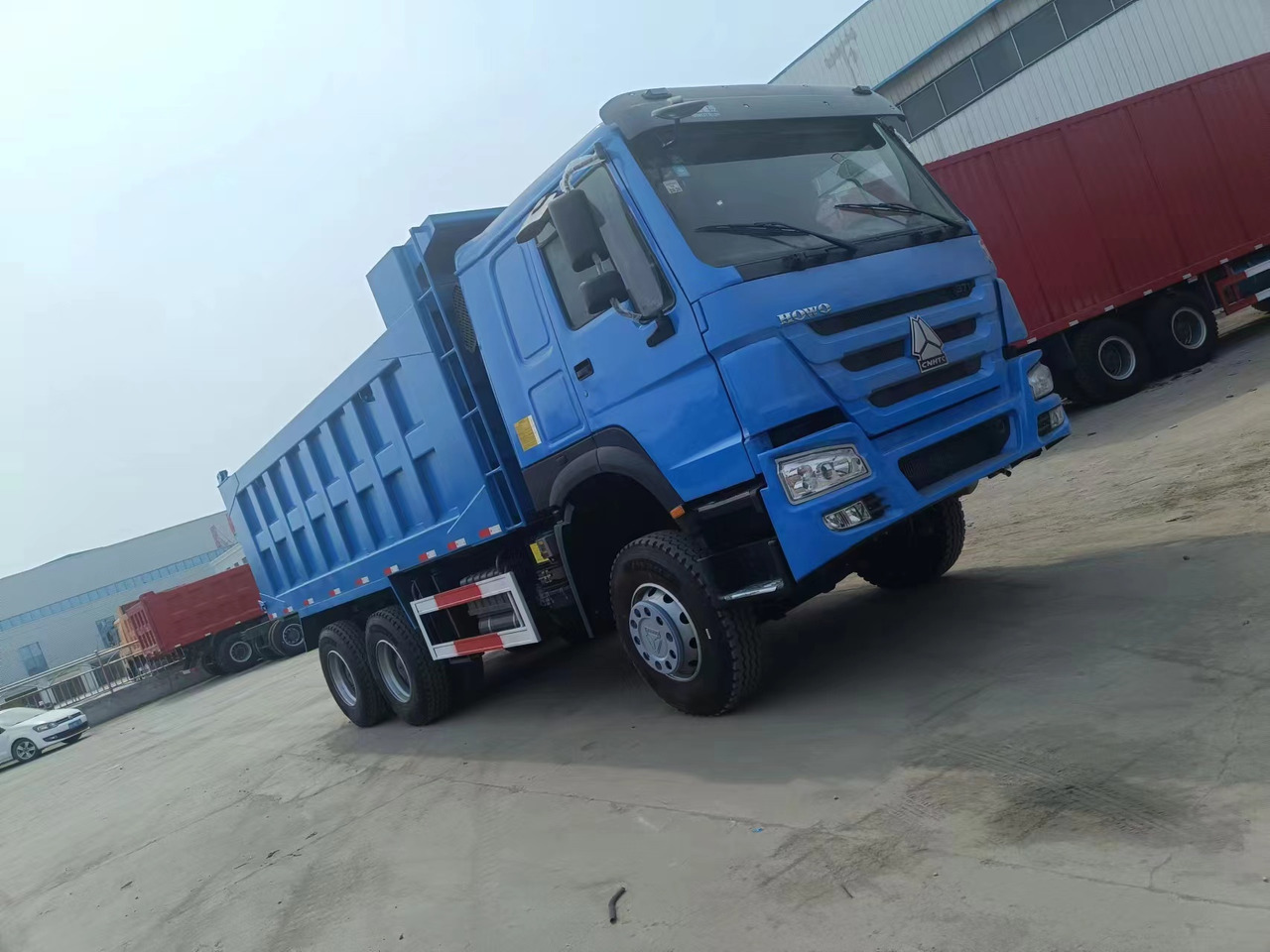 SINOTRUK HOWO 6x4 - 翻斗车:图2 SINOTRUK HOWO 6x4 - 翻斗车:图2
