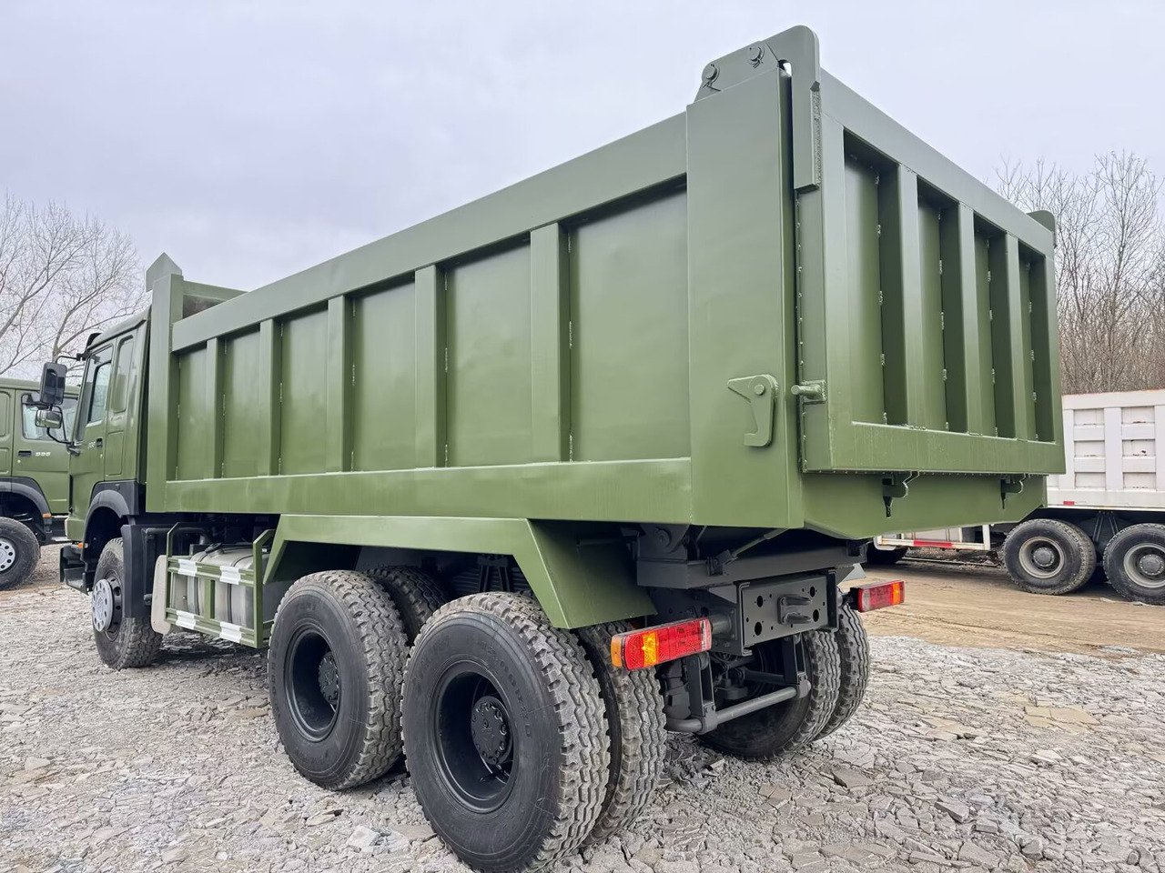 SINOTRUK HOWO 6x4 - 翻斗车:图2 SINOTRUK HOWO 6x4 - 翻斗车:图2